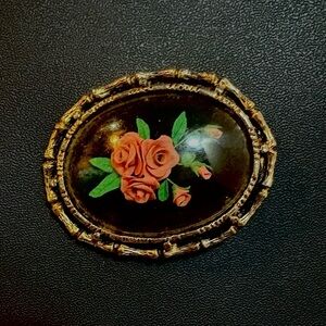 Vintage Floral Fashion Brooch
• Era: Mid-Century (c. 1960s – early 1970s)